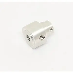 Right hub 6070